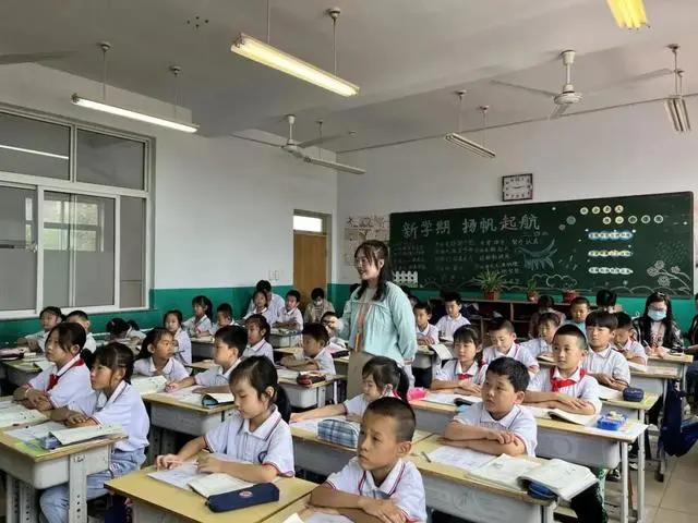 小学英语听课简报模板_英语听课活动简报_小学英语听课活动简报