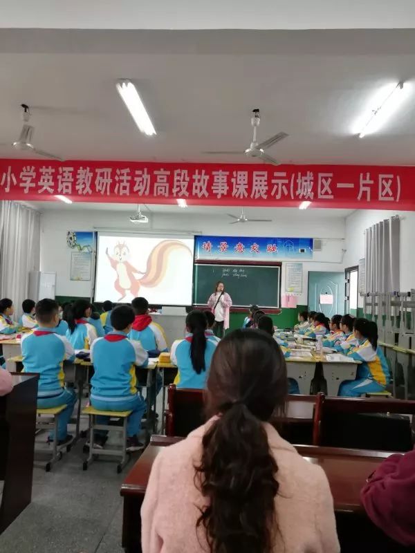 英语教师照片墙个人简介_英语科组集体照_小学英语组教师照片